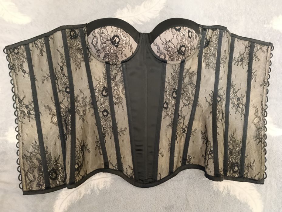 Корсети ,Спідниці шовкові з мереживом,