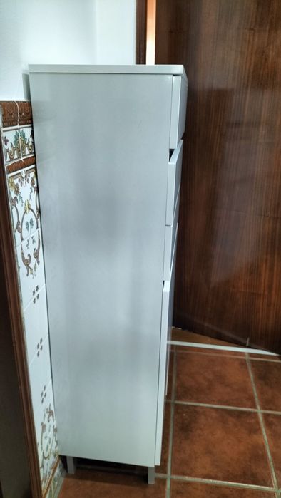 Móvel branco em ótimo estado