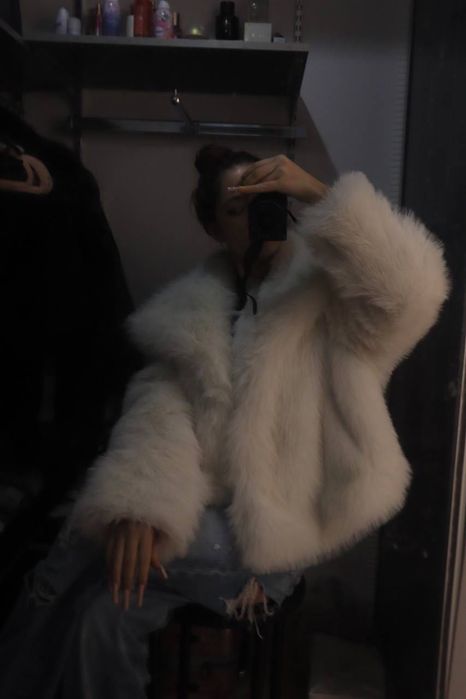 еко шубка білого кольору