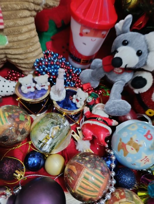 Великий лот новорічних іграшок, кульки та багато іншого, лоти