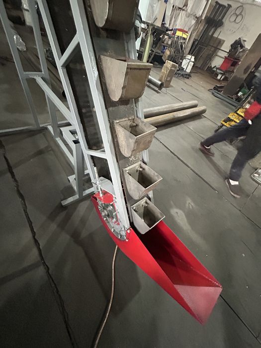 Транспортер ковшовий загрузочний. Норія . Елеватор. Конвеєр ковшовий