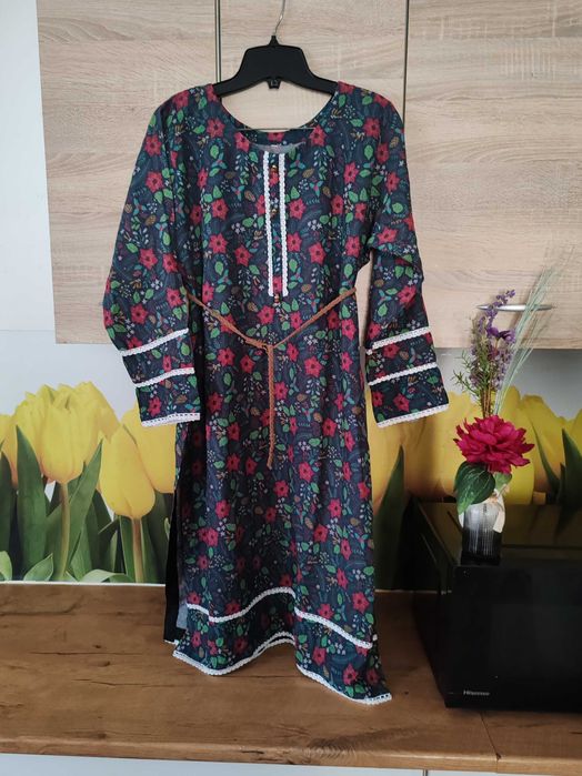 Ciekawa tunika rozmiar ok 42/44 poliesterm kwiaty