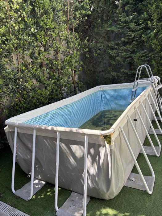 Piscina 2x4 com escada aspirador e bomba , em bom estado, nao esta furada, PAGAMENTO EM DINHEIRO