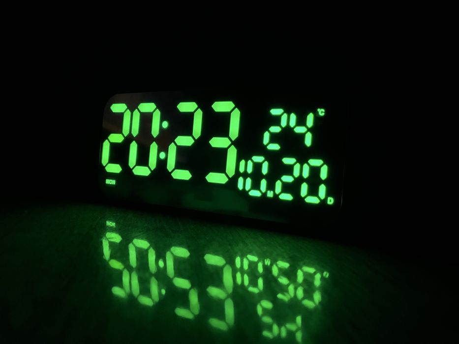 Настільний LED годинник 23 різних дисплеї