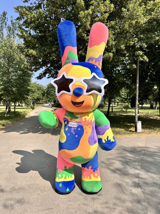 Привітаня від великого зайця, ростова лялька, велика фігура, аніматори