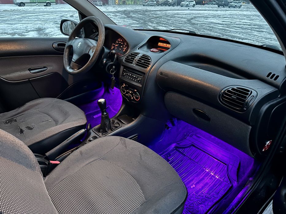 Peugeot 206 2007р 1.4 бензин