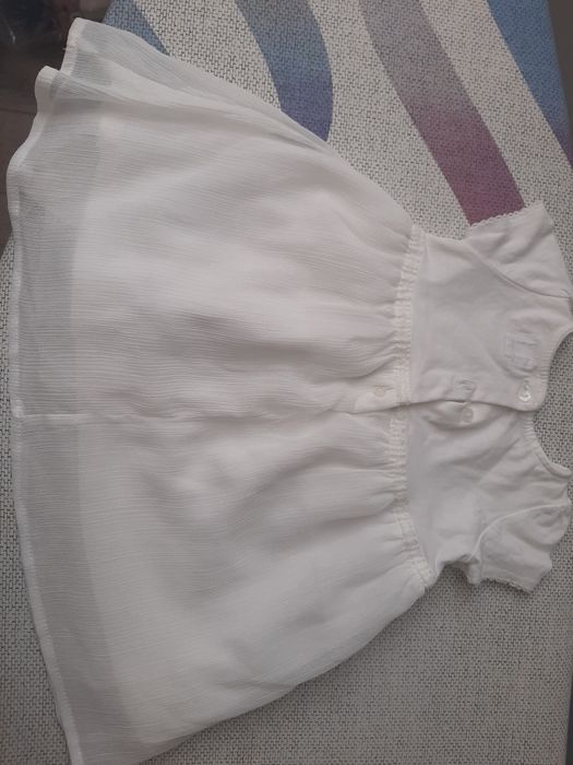 Biała sukienka z tiulem r. 62 / chrzest