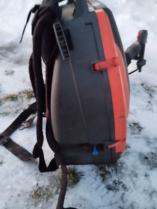 2 dmuchawy plecakowe spalinowe Stihl BR 400 i Husqvarna 356 BT