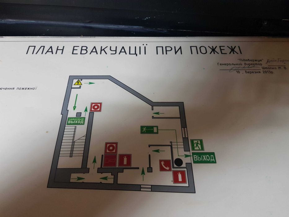 Дворец Спорта у входа — будет море народа!