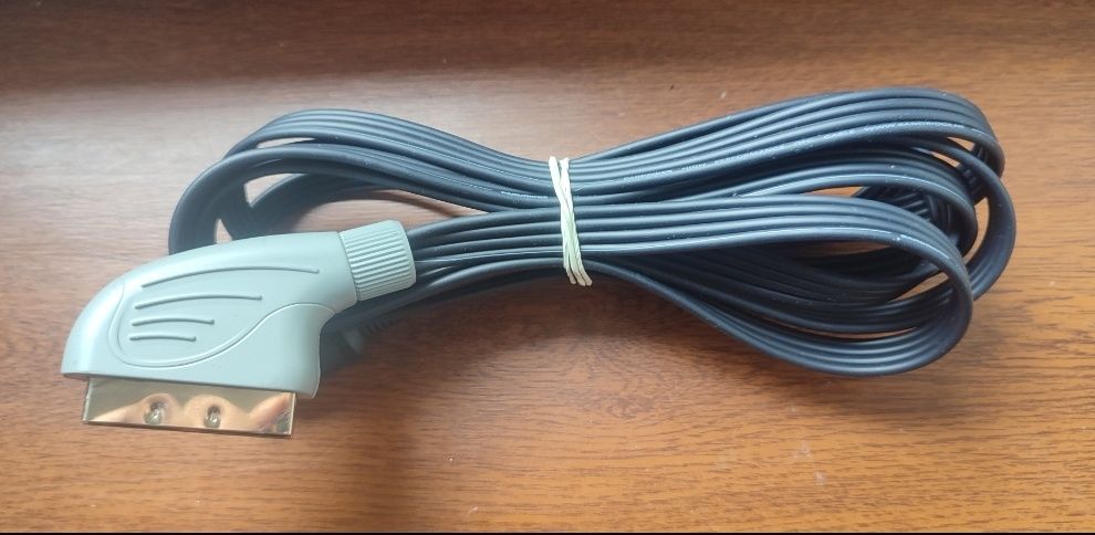 Kabel C64/ C128 HQ S-video Scart Metal złocony 2.5m