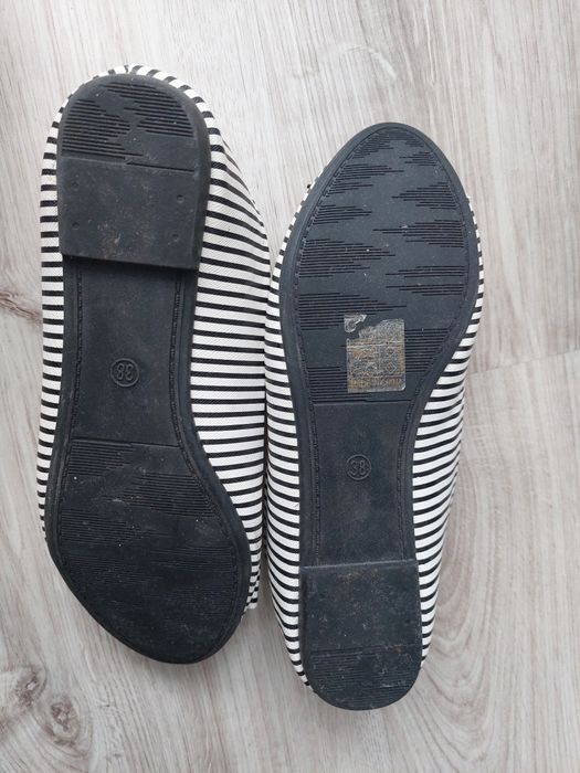 Baleriny w paski czarny biały kokardka zebra szpic 38 skóra buty fama