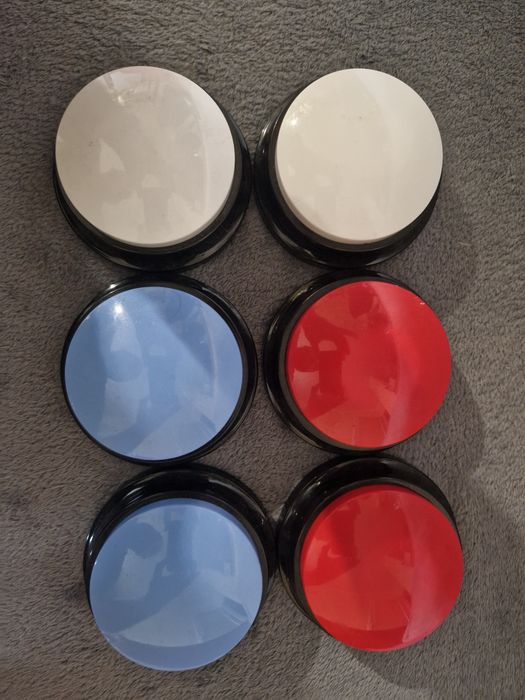 Przecisk dźwiękowy do komunikacji z psem tresury psa