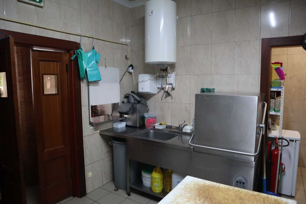 Vende-se ou Aluga-se Restaurante no Castanheiro do Ouro - Tarouca
