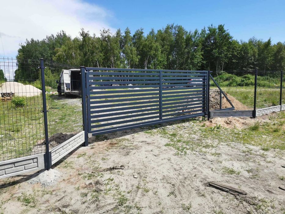 Brama wjazdowa przesuwna,palisada,ogrodzenie palisadowe,panelowa 4m+1m