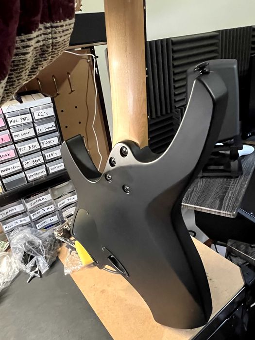 Guitarra 7 cordas multiscale Ormsby