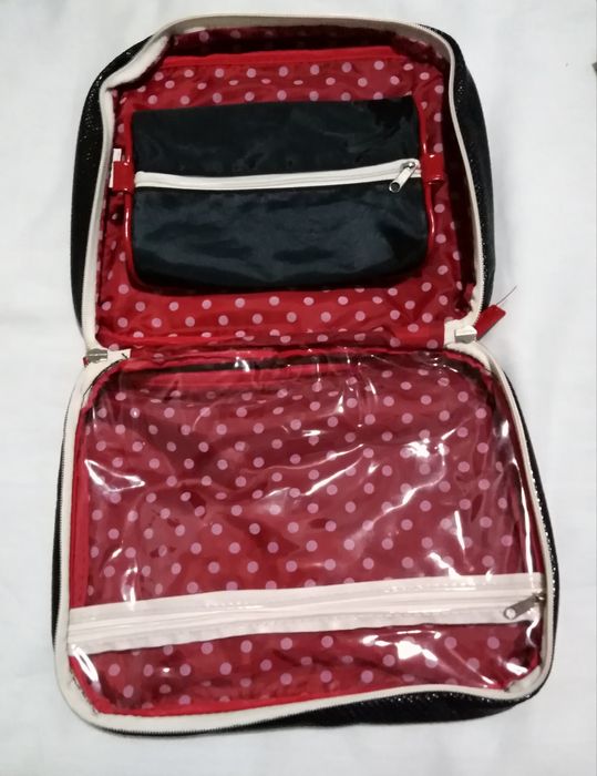 Conj necessaires para maquilhagem, artigos de higiene e bens pessoais
