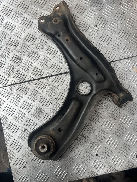 Рычаг передний Skoda rapid рапид Шкода 1.2 об