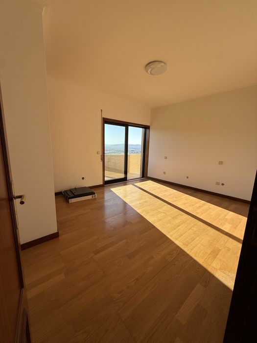 T3 com vista deslumbrante, elevador e garagem