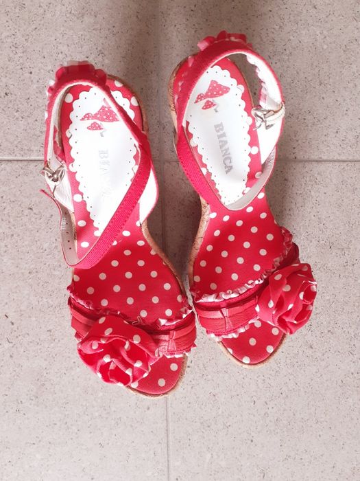 Sapatos em cunha tamanho 39