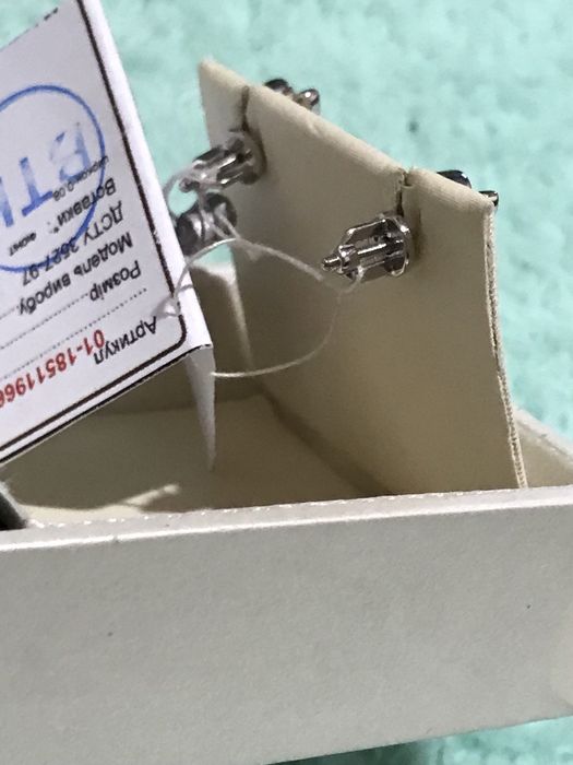 Очень оригинальные золотые серьги в белом золоте на закрутках!