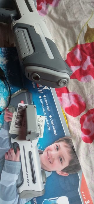 Детский водяний пістолет.