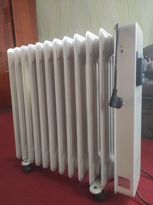 Масляний обігрівач DeLonghi 2000W, Італія, радіатор