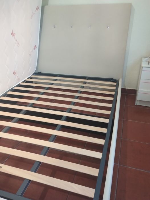 Cama de Casal com Colchão e Cabeceira
