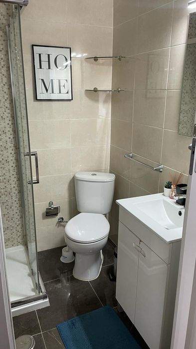 Alugo uma suite em apartamento