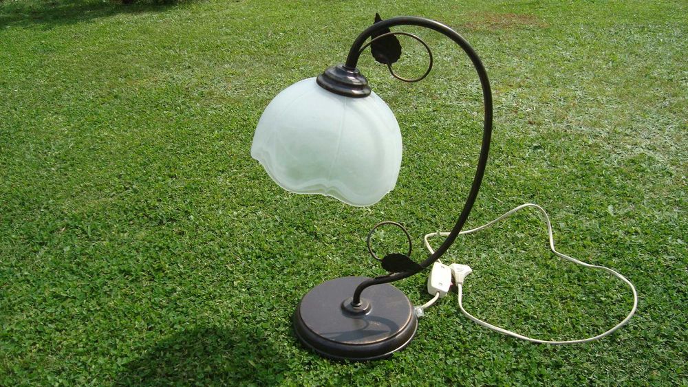 Żyrandol i lampa nocna