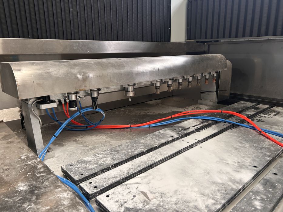 Fresadora para granito com troca automática de 24 ferramentas