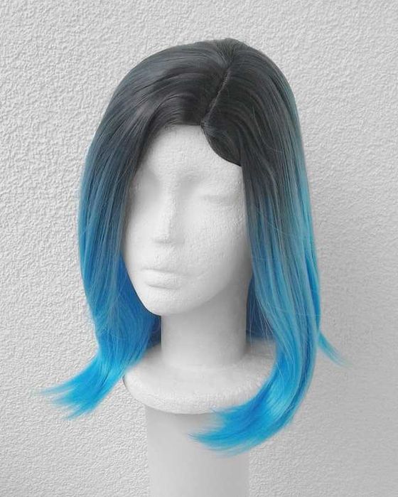 Niebieska błękitna peruka z odrostem przedziałkiem cosplay wig
