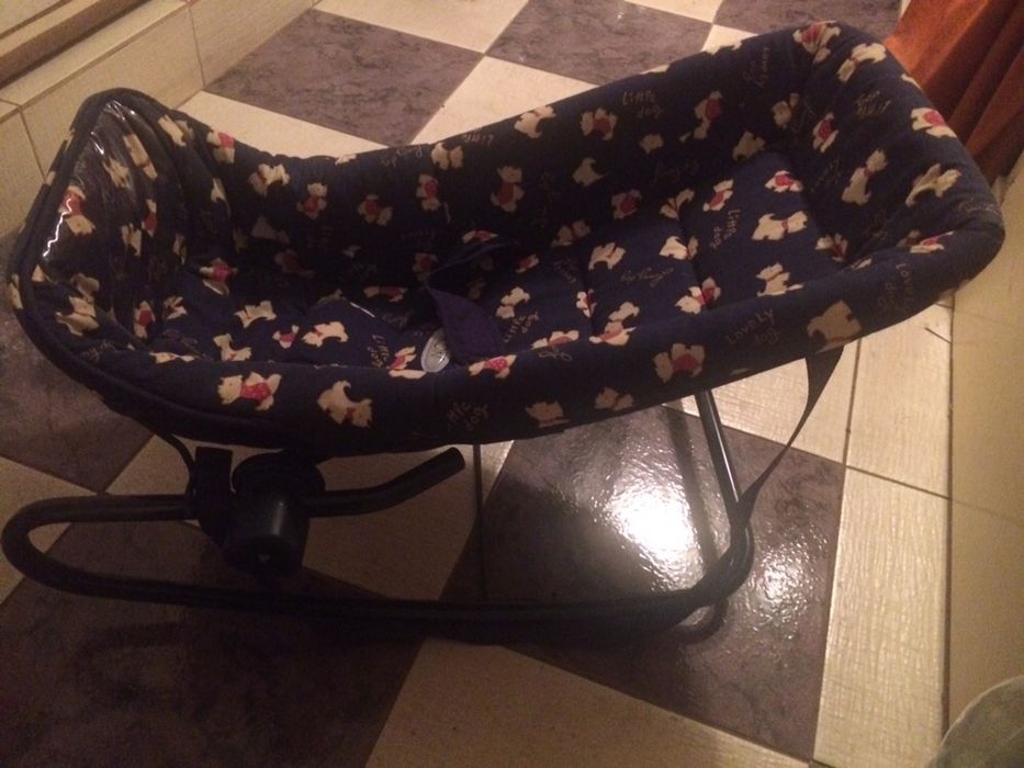 Fotelik regulowany, prawie jak nowy.