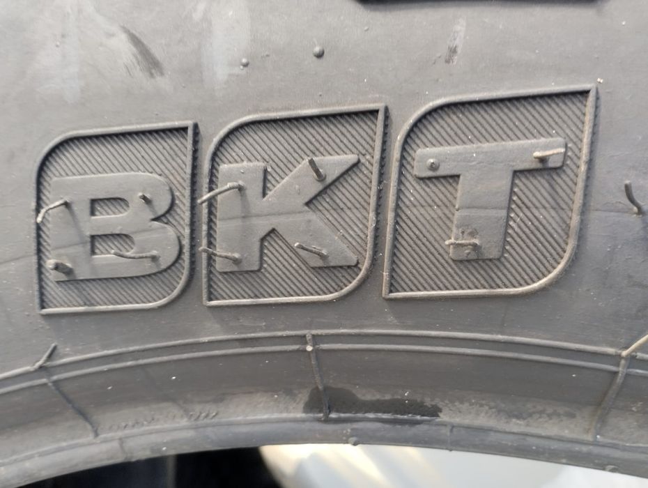 Par de Pneus (BKT) Novos