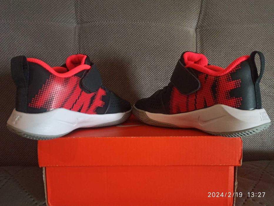 Buty sportowe chłopięce Nike 28 Nowe