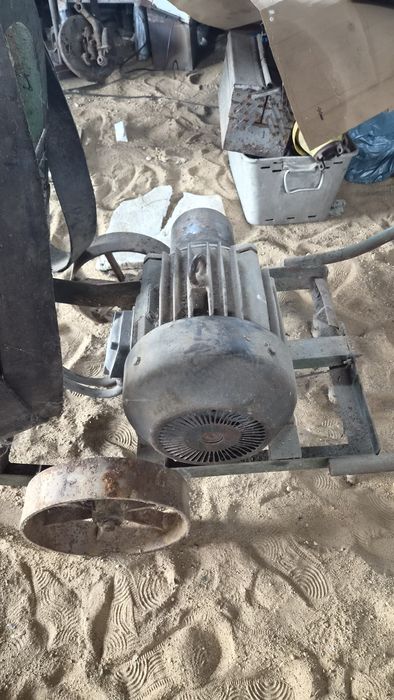 Silnik 7 kw na kołach z przewodem i pasem