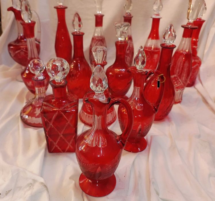 Garrafas Vermelhas Lapidadas