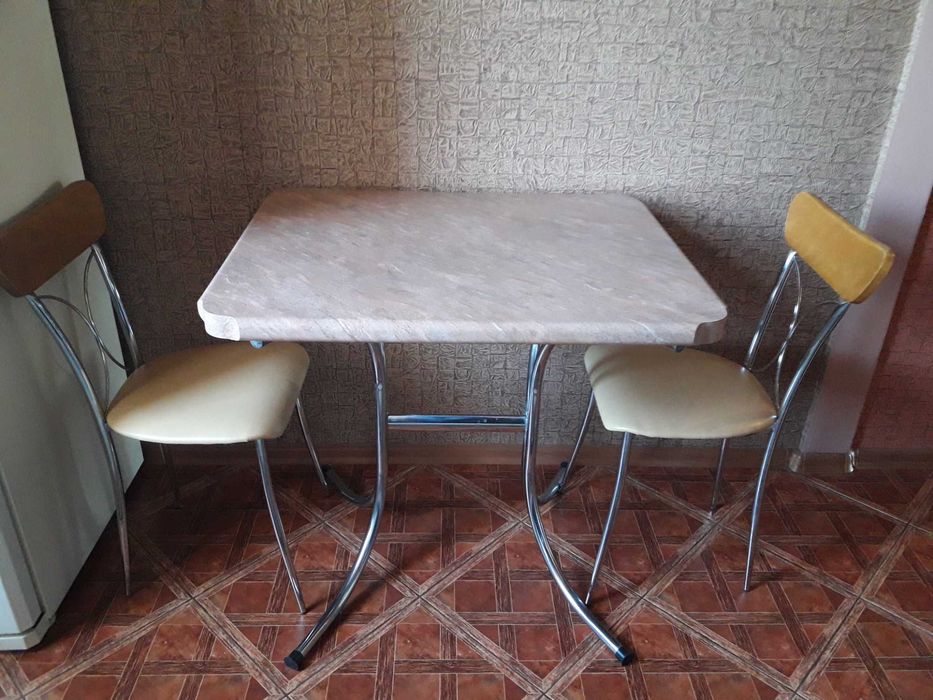 Кухоний обідній стіл+3 стільца