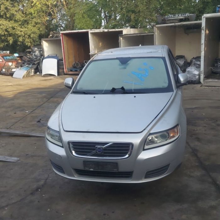 Розборка Volvo v50  капот ляда вольво в50 двері дверка Volvo V50