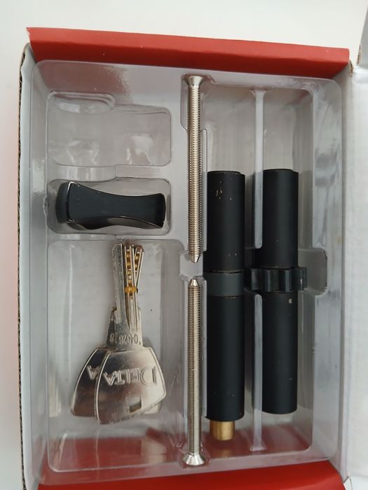 2 zamki wkladki zamka Delta zebatkowy 41/51 oraz z galka 41/51G w systemie jednego klucza