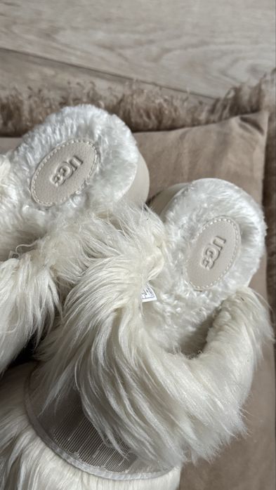 UGG fluffy momma sugar slide 2’