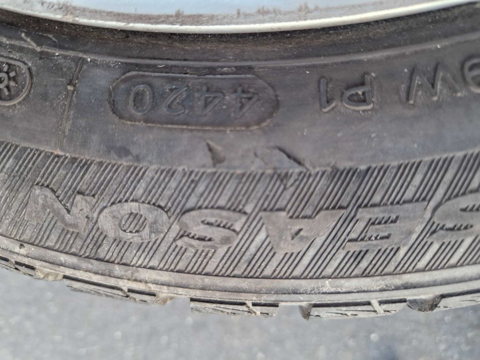 Felgi aluminiowe Renault 14 cali,  opony wielosezonowe 2020 rok