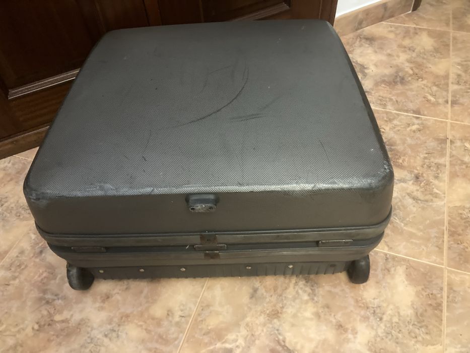 Mala de viagem Sensonite de porão rigida em bom estado