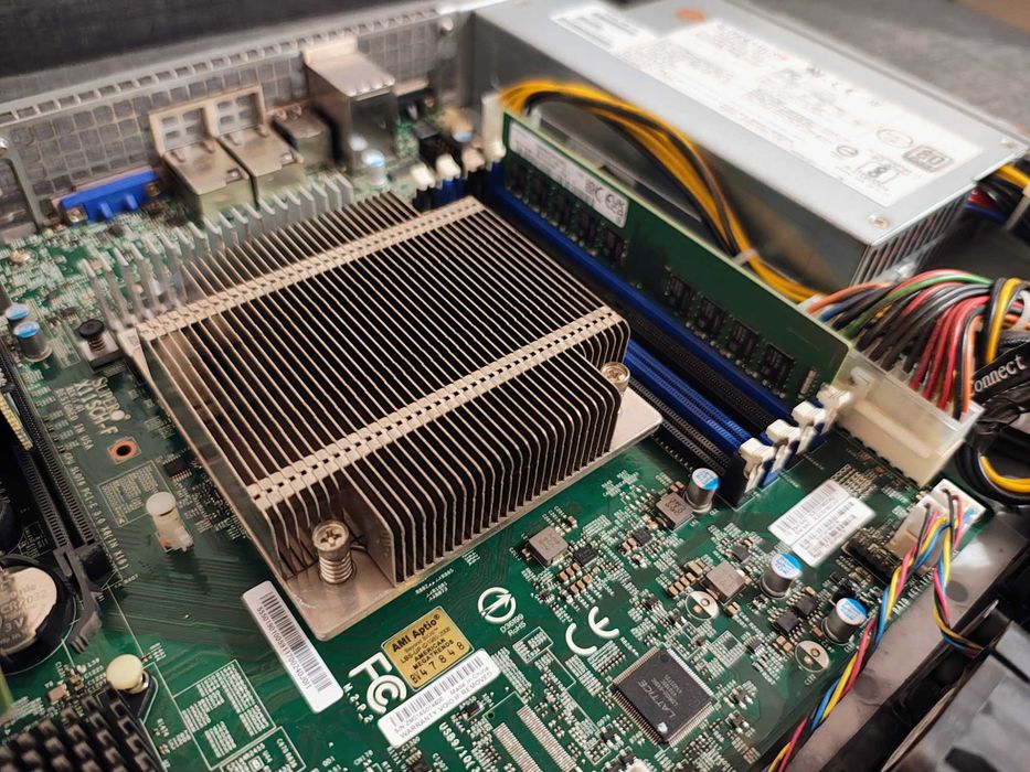 Serwer rack 1U Supermicro Intel E-2234 3,6GHz + 813MFTQC-350CB2 + X11SCH-F / RAM 16GB PC4-2666V ECC / 2x240GB SSD + 2x2TB SATA TOSHIBA + szyny rack