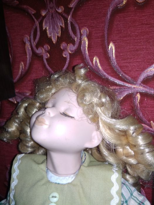 Керамическая куколка из серии "поцелуй"