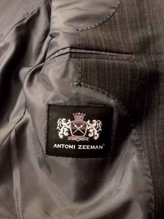 Чоловічий костюм дуже у гарному стані