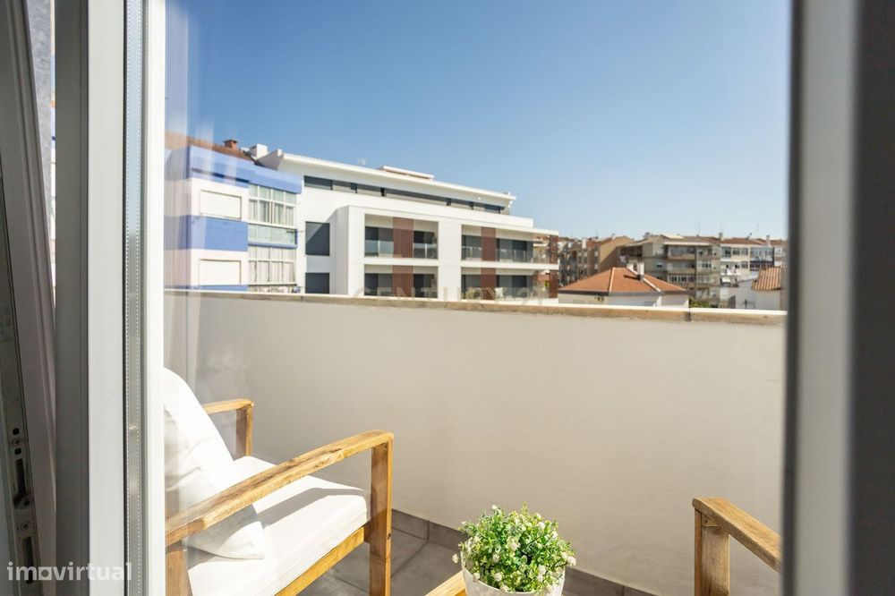Apartamento T2 com Varanda Cruz de Pau, Amora - Seixal -
