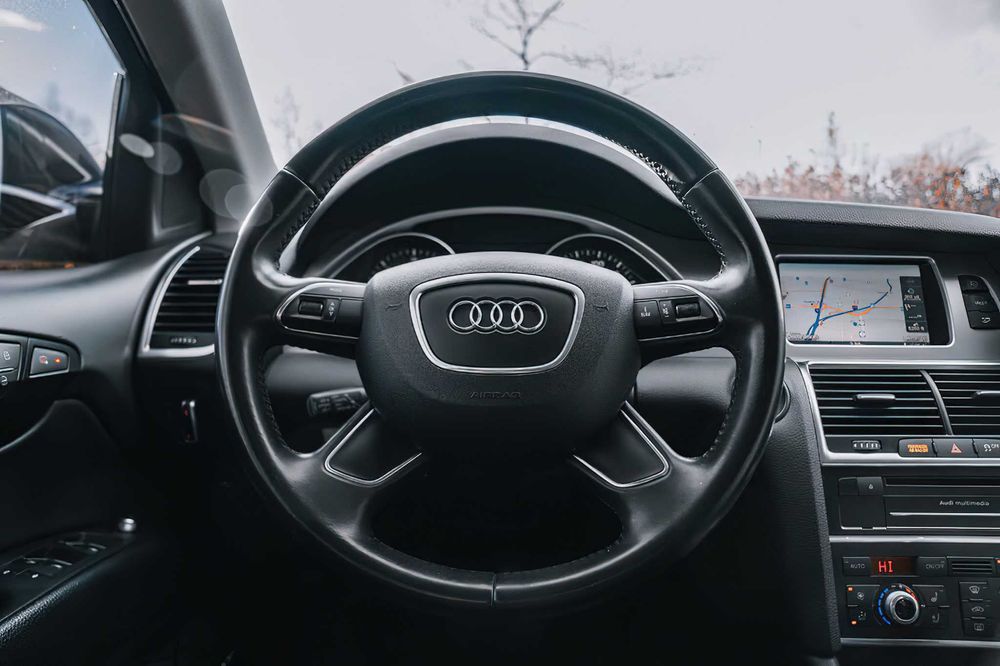 Audi Q7 quattro Prestige      2012