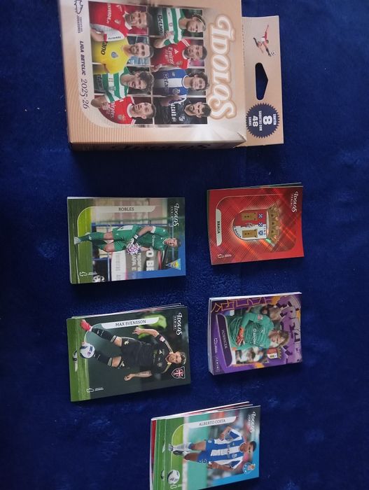 Vendo lote 87 cartas ídolos panini só 3€