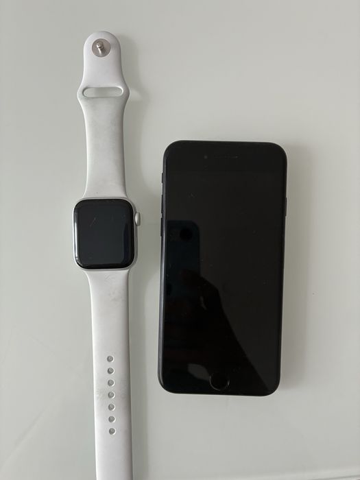 Iphone 8e та годинник
