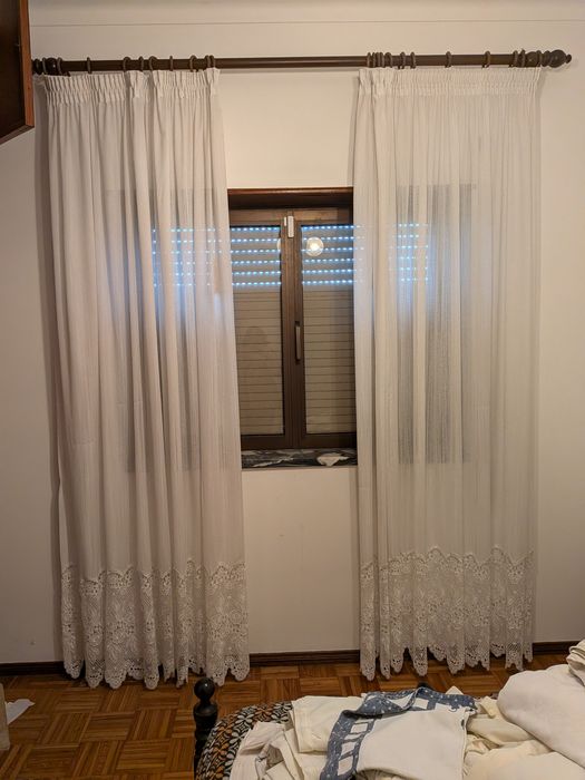 Cortinado de quarto com oferta de varao